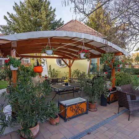 Harang Panzió Bed and breakfast