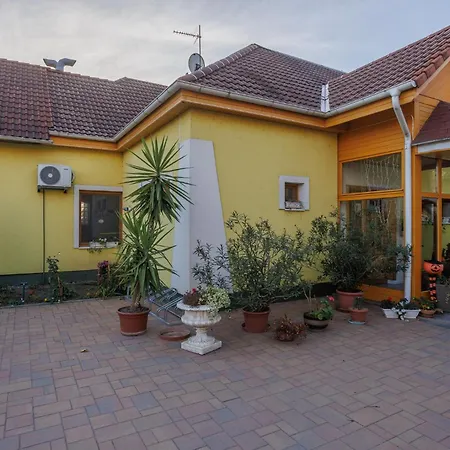Harang Panzio Bed & Breakfast Gyomaendrod