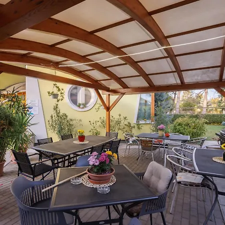 Harang Panzio Bed and Breakfast