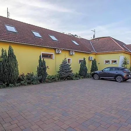 Harang Panzio Bed & Breakfast